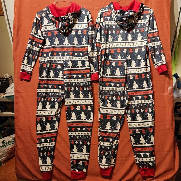Lot Of 2 Unisex Onesies Blue Red Snowman Christmas One Piece Pajama Size Medium - Picture 2 of 5